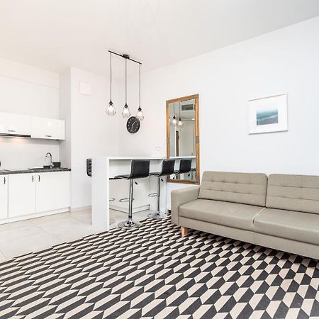 Prymasa Tysiaclecia 83A C - D By Homeprime Warsaw Exterior photo